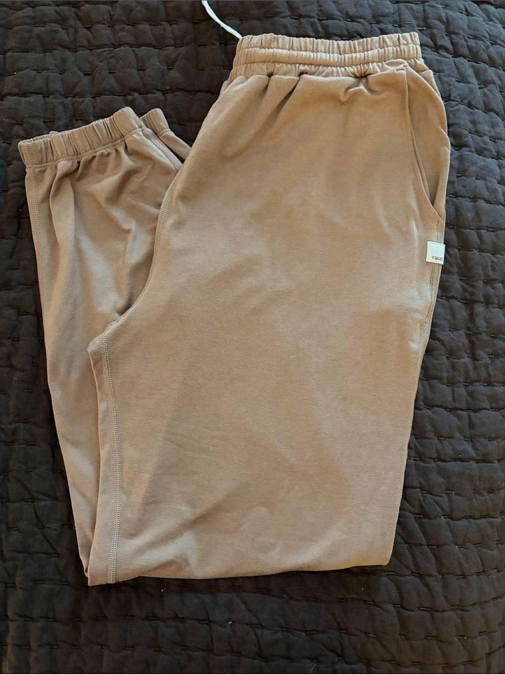 Vuori women’s Beige/Taupe Joggers